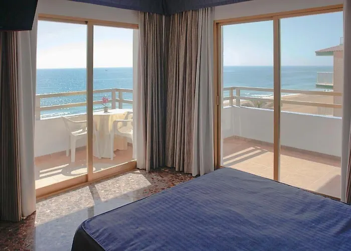 Sunday's Hotel
